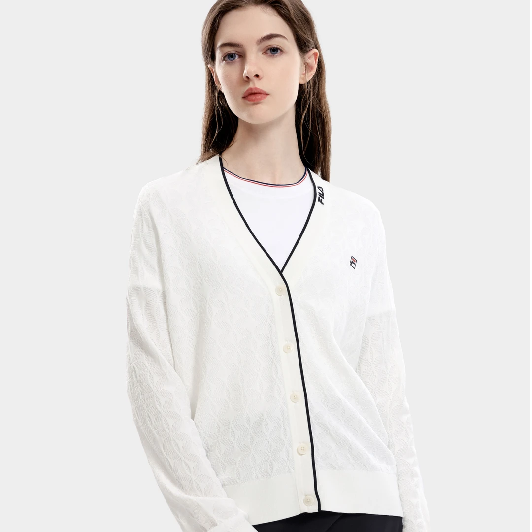 斐乐初秋新款女士白色宽松长袖针织时尚休闲上衣F11W331410