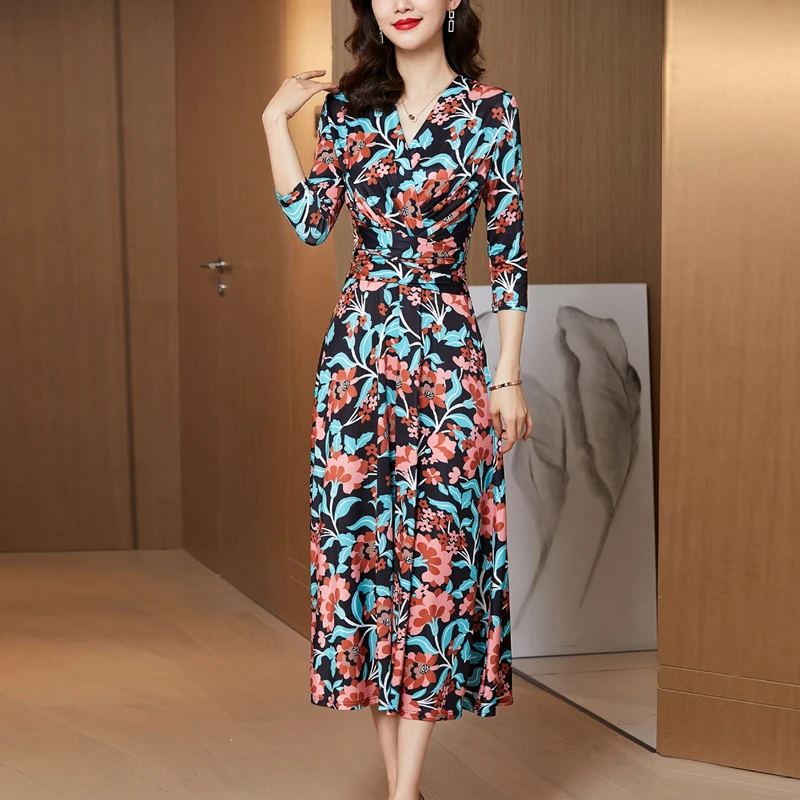 2025春秋新款法式碎花气质显瘦连衣裙V领印花大摆收腰夏季女长裙