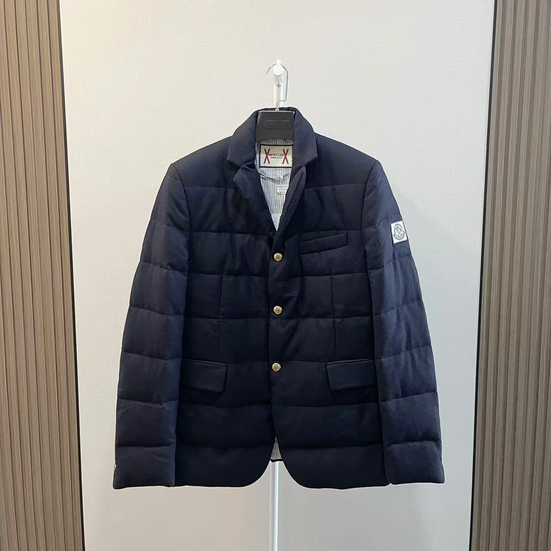 99新 MONCLER 蒙口/藏蓝色手臂logo羽绒服夹克外套/尺码4