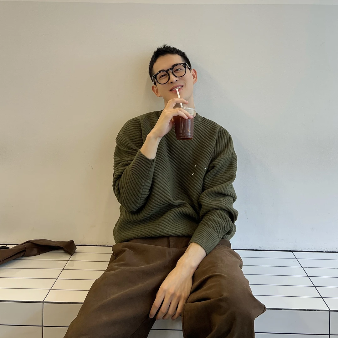 秋冬季日系复古纯色插肩袖圆领针织衫毛衣男百搭宽松潮流撞色上衣