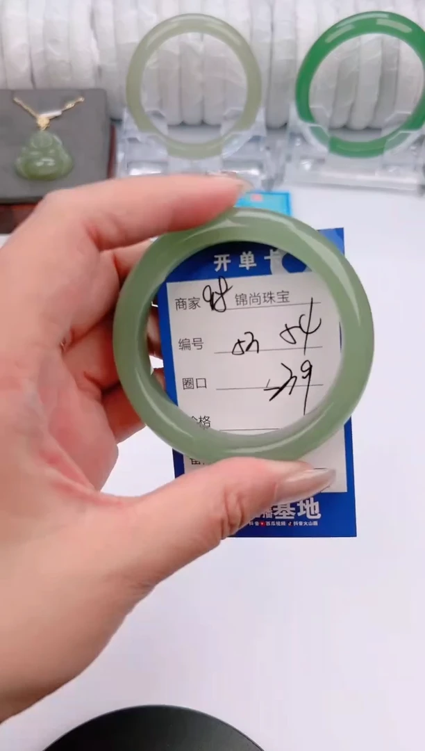 【闪购商品】石英质玉手镯未镶嵌98颜色微差