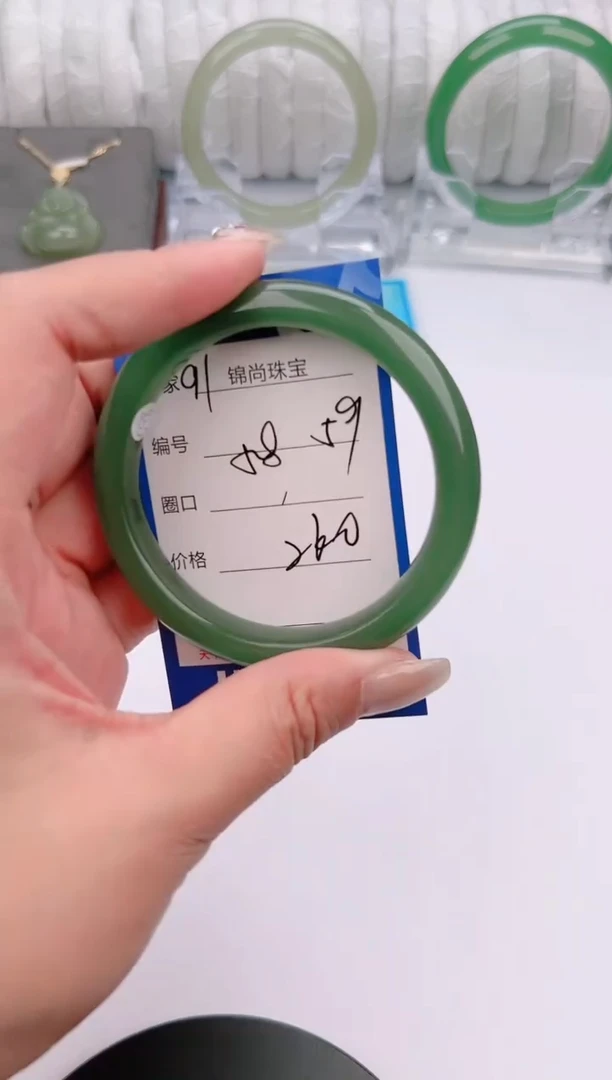 【闪购商品】石英质玉手镯未镶嵌91颜色微差