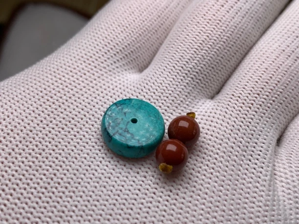 原矿南红松石隔珠鼓珠尺寸13*4.6mm、重1.8克