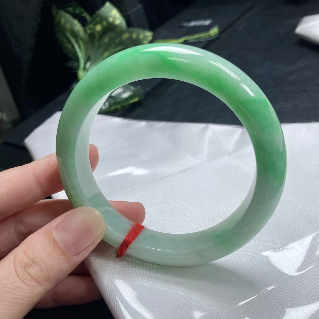 5758圈阳绿多完美度高天然翡翠手镯