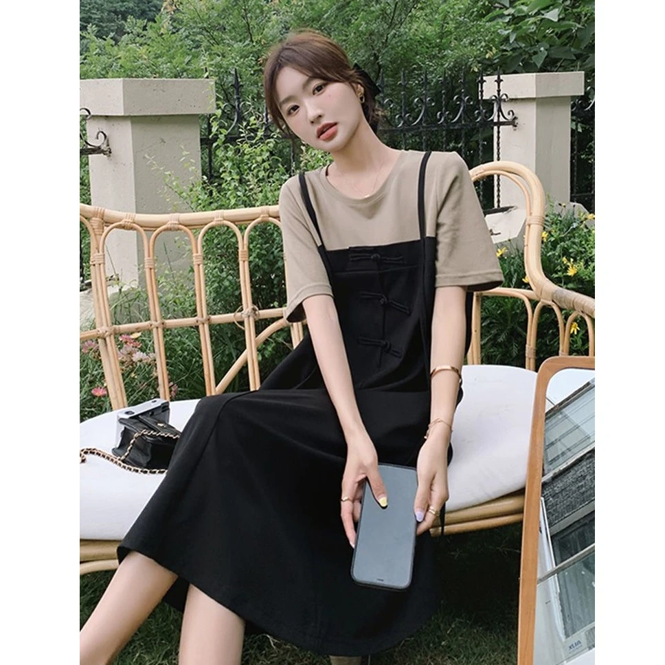 法式温柔风盘扣假两件连衣裙女2024夏新款大码宽松减龄遮肚背带裙