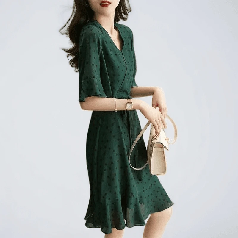 胖mm大码夏季绿色波点连衣裙女装2025新款气质修身显瘦荷叶边裙子