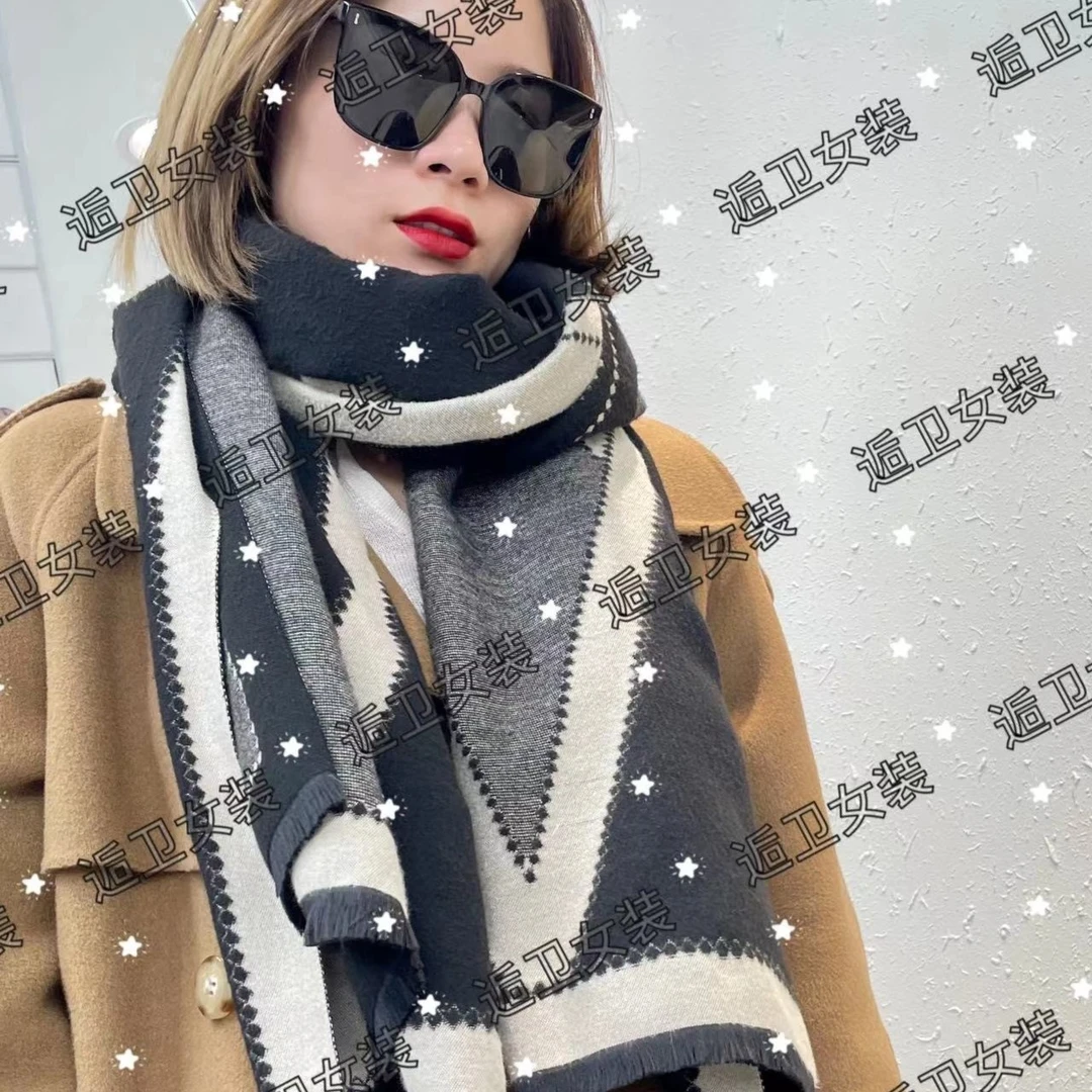 高端披肩女韩版百搭拼色保暖围巾