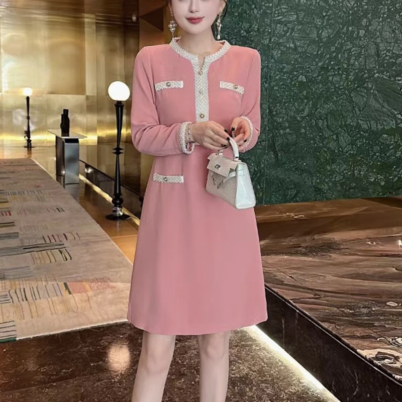 高端重工小香风V领钉珠女装连衣裙早秋优雅气质遮肉显瘦减龄设计