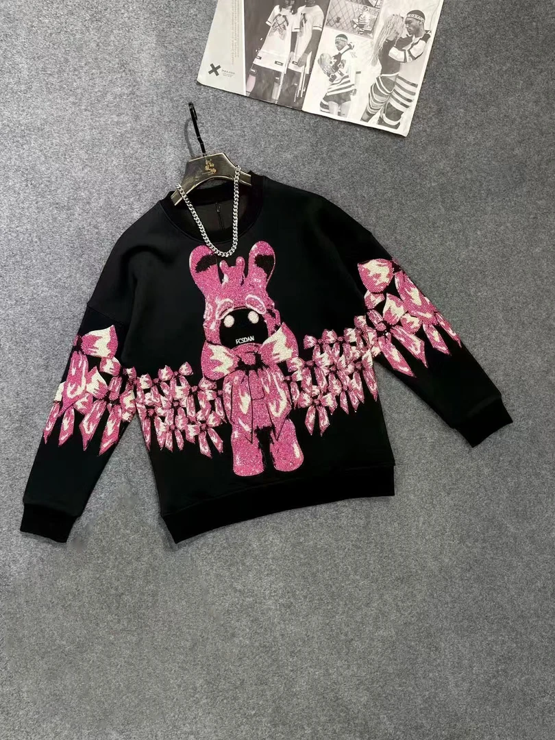 11855#卫衣粉色小熊衣服男装时尚黑色印花圆领重工套头百搭