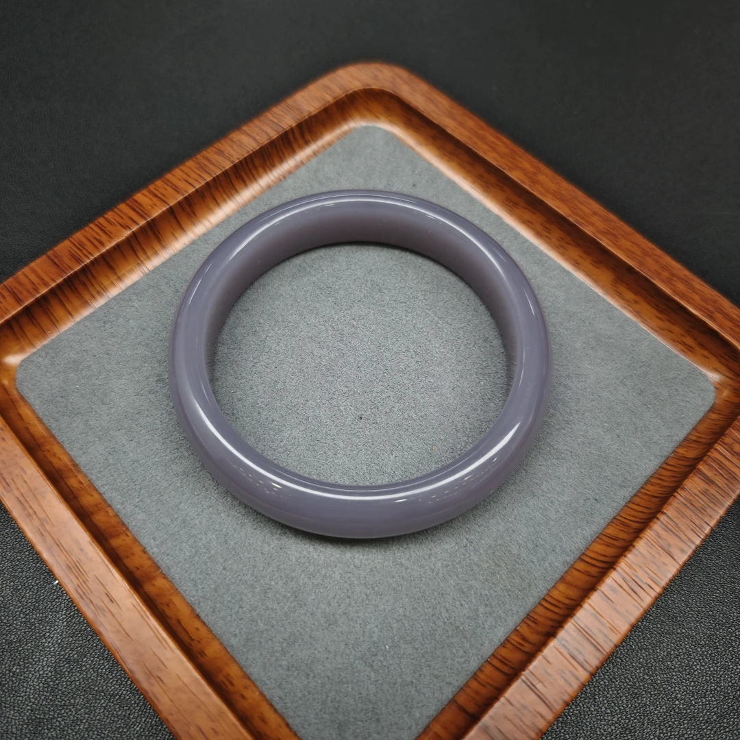 XJ珍世奇甄选》新疆老料手镯SZ0010