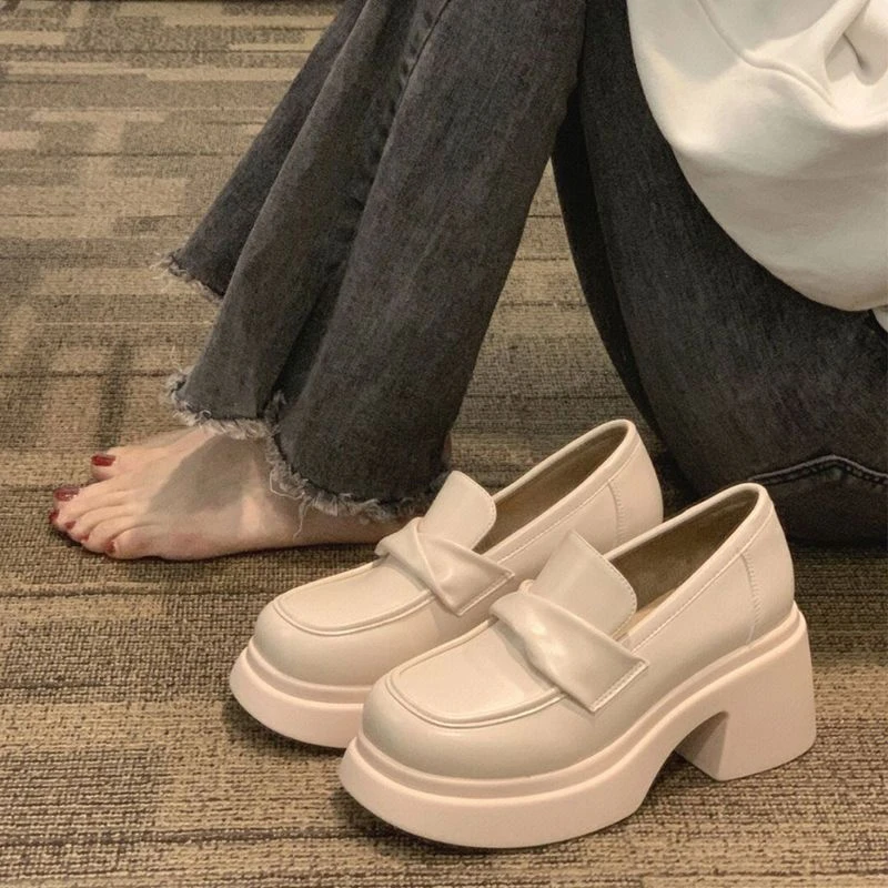 减龄一脚蹬黑色小皮鞋女2023春季增高复古英伦风百搭暖配裙子单鞋