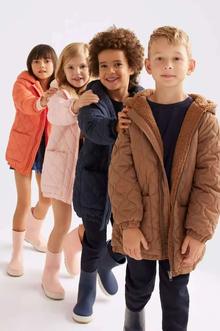 实体店童装品牌，备注编码和尺码，NO退NO换，默认微瑕~