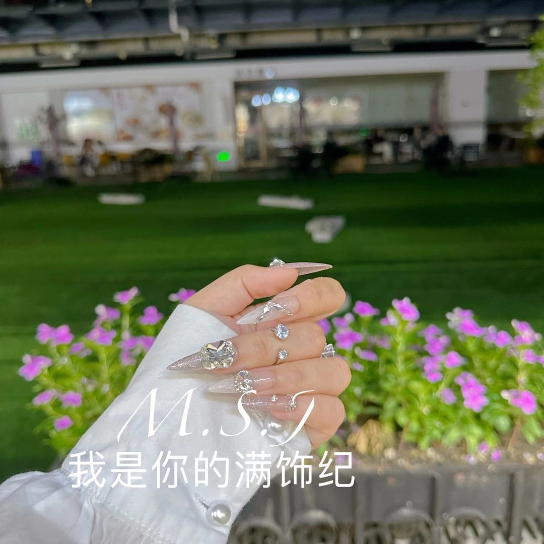 满饰纪|M897「一眼爱上」轻奢钻饰网红穿戴甲手工美甲纯欲甲片美少