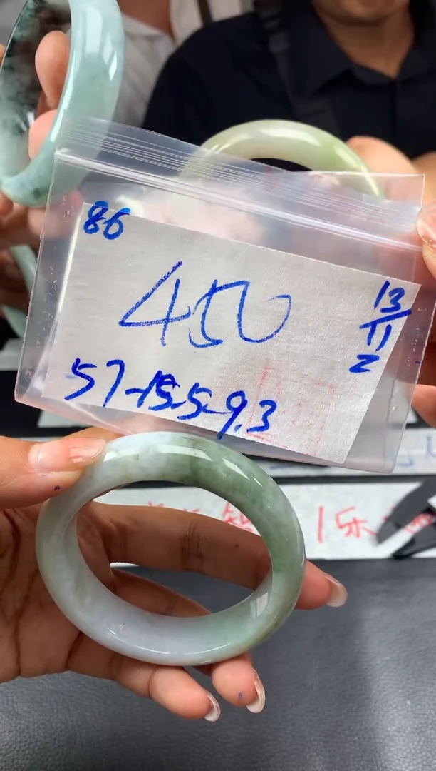 【闪购商品】翡翠手镯未镶嵌86翡翠手镯下单联系小耳机拍一发一