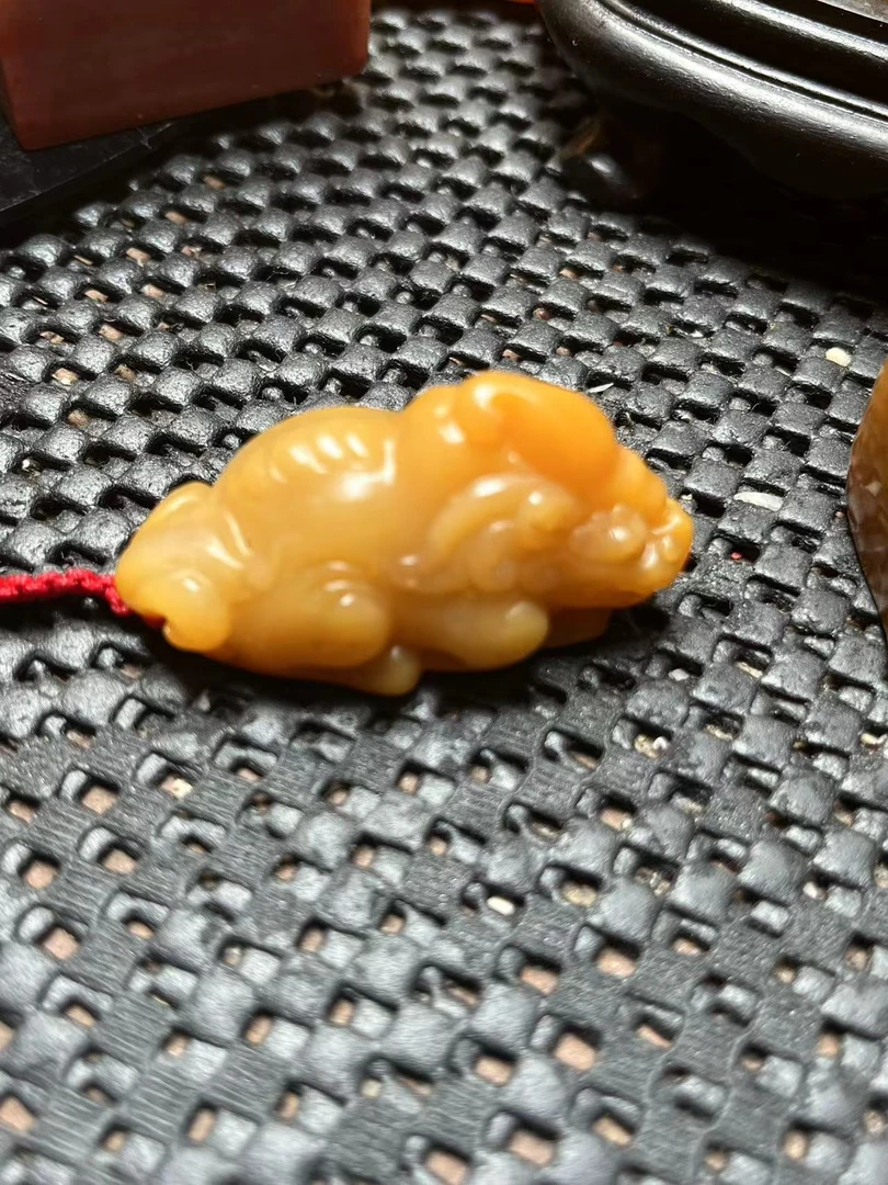 老挝北部田黄石小手把件