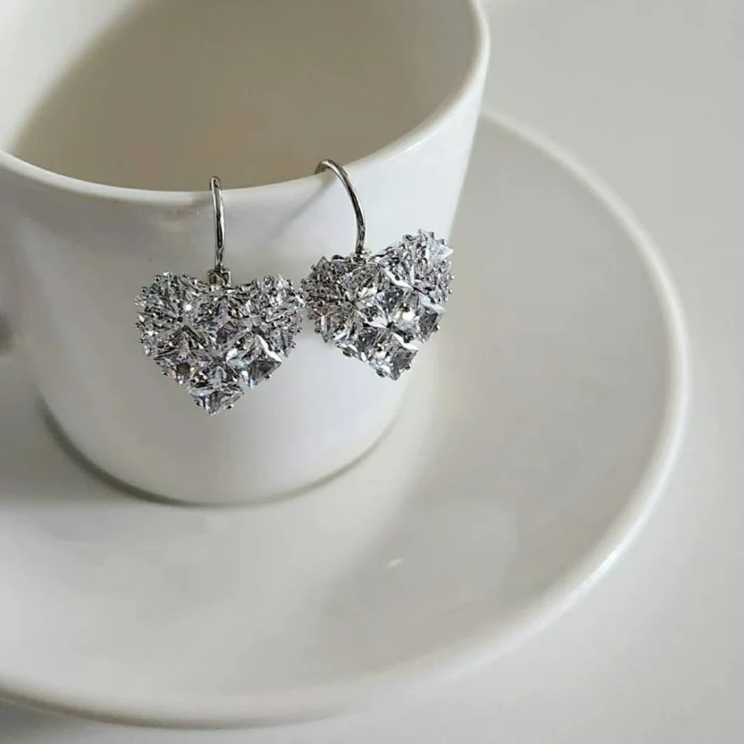 铜合金合成锆石耳饰 K0071轻奢小众设计爱心满钻耳环时尚百搭气质