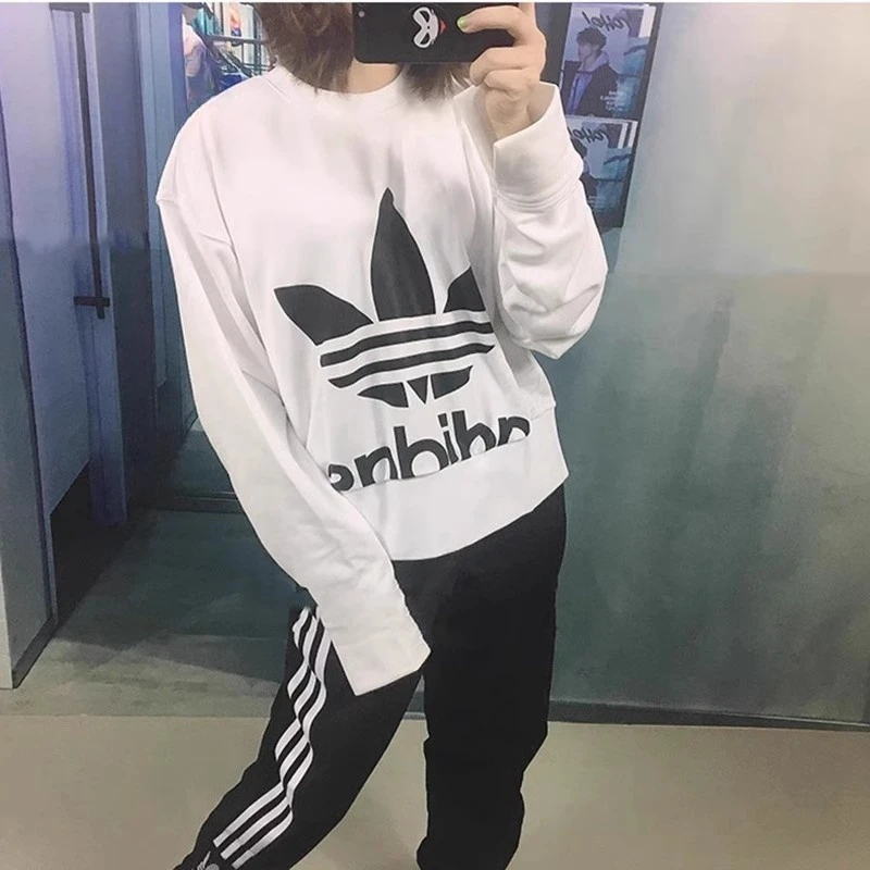 Adidas三叶草 女款运动休闲背后开叉时尚大LOGO套头衫卫衣 EC5777
