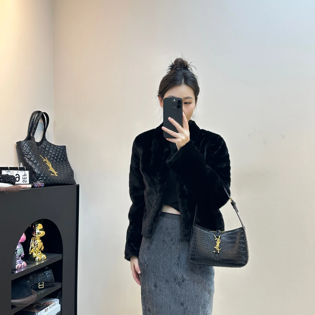 法式优雅轻奢短款立领毛毛短外套2024冬季新款保暖加厚公主风上衣