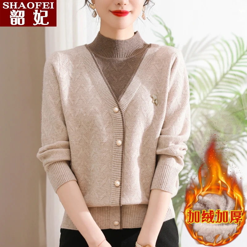 2025冬加绒加厚妈妈装中老年百搭毛衣洋气打底新款上衣宽松两件套