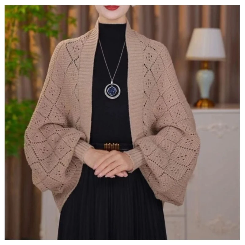 秋冬新款菱格镂空保暖披肩百搭时尚气质开衫洋气外搭针织休闲复古