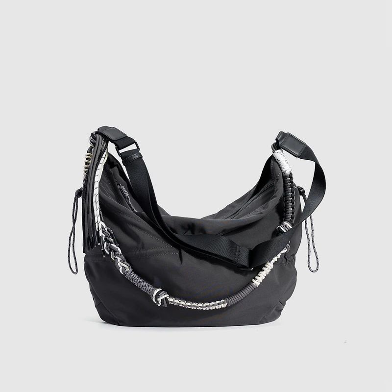 URBAN REVIVO2024秋季新款男士设计感编织绳斜挎包UAMB40127