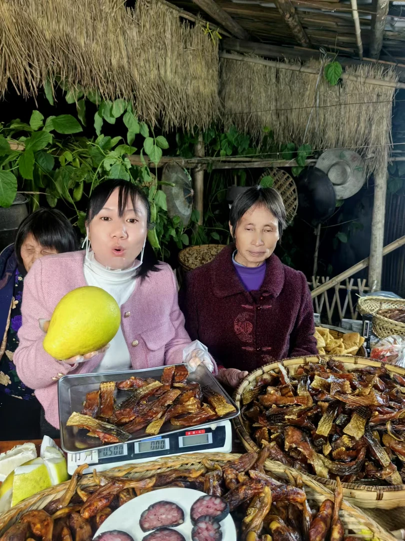 【烟熏腊草鱼拍这】湖南邵阳直播腊货