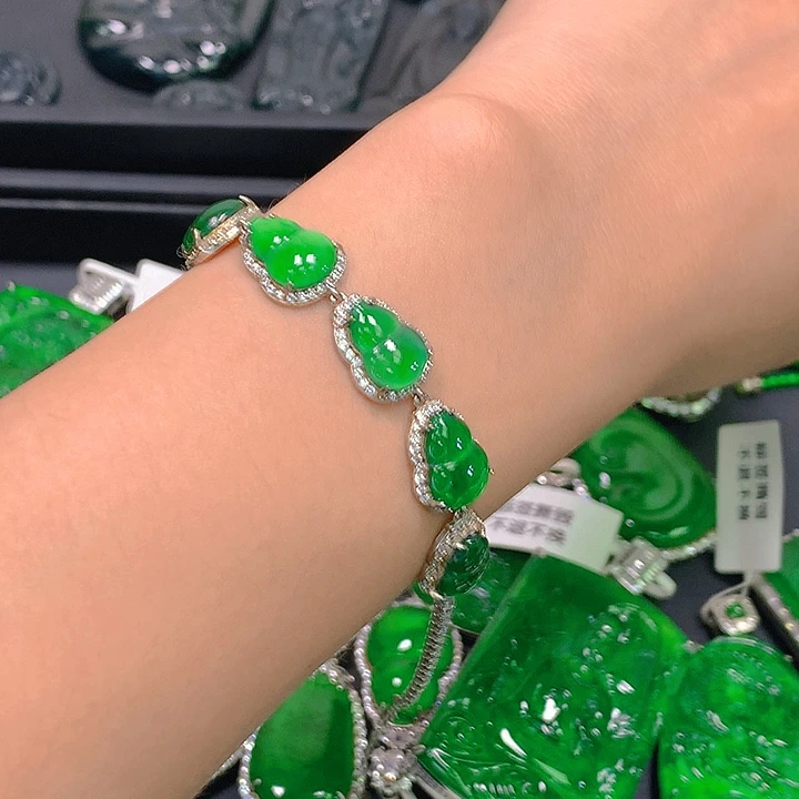 翡翠颈饰未镶嵌翡翠