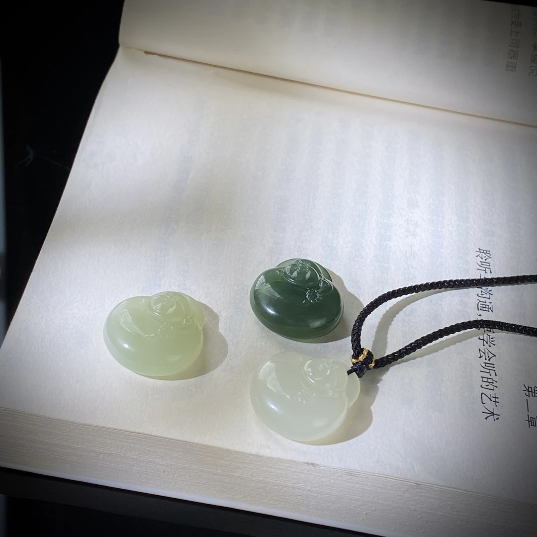 2034/A347 和田玉精致可爱小佛吊坠 /多样性发/一件