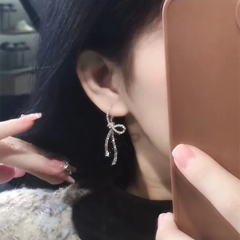 超闪蝴蝶结耳环长款高级感无耳洞耳夹轻奢气质耳扣小众圆脸耳饰女