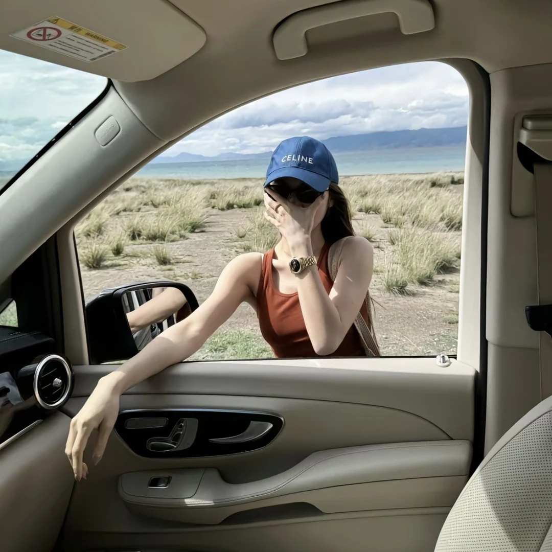 【ASHLEYASS】 “亲肤裸感"时尚质感修身夏日活力四色背心LSS240077S