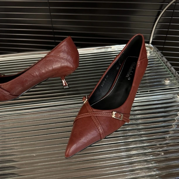 4.5厘米2024年秋冬新款时尚气质欧美风交叉带尖头细跟浅口单鞋女