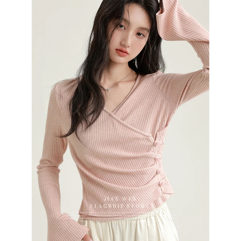 2025秋新款不规则V领盘扣针织衫女设计感收腰内搭打底衫短款上衣