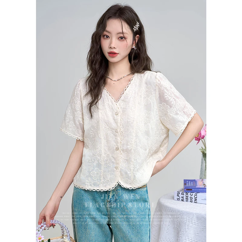 2024夏季新款法式V领花边蕾丝短袖衬衫女绣花宽松短款半袖衬衣潮