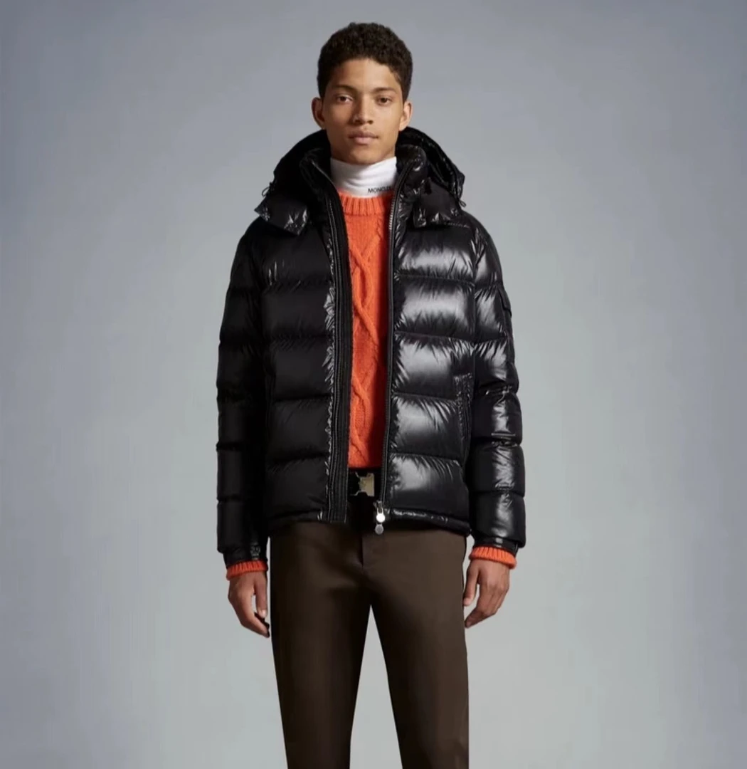 全新未使用 MONCLER Moncler Maya黑色漆面Logo连帽羽绒服