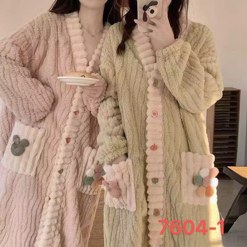 7604 女士时尚舒适睡裙 三楼