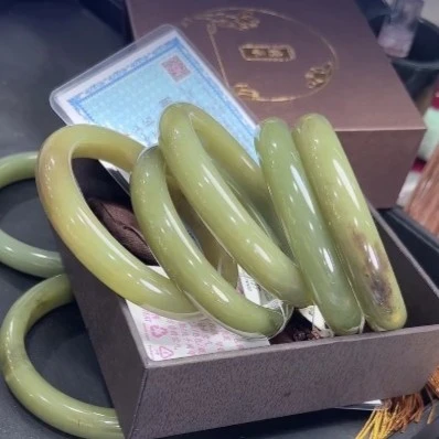 李书锦保真天然和田玉精品黄口手镯A00831580 单个 多样性发货