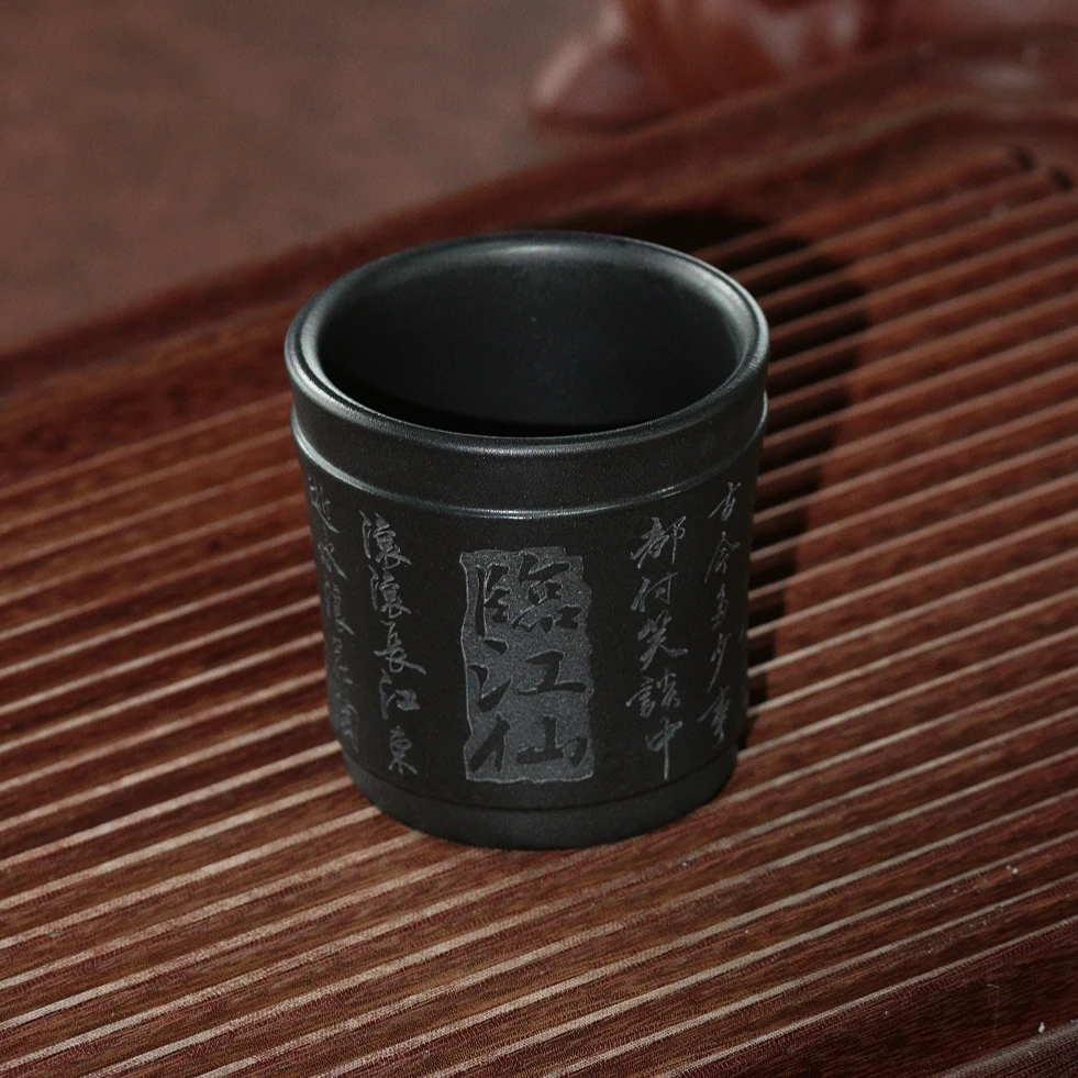 宜兴原矿黄龙山紫砂手工刻绘临江仙主人杯 ZR00614