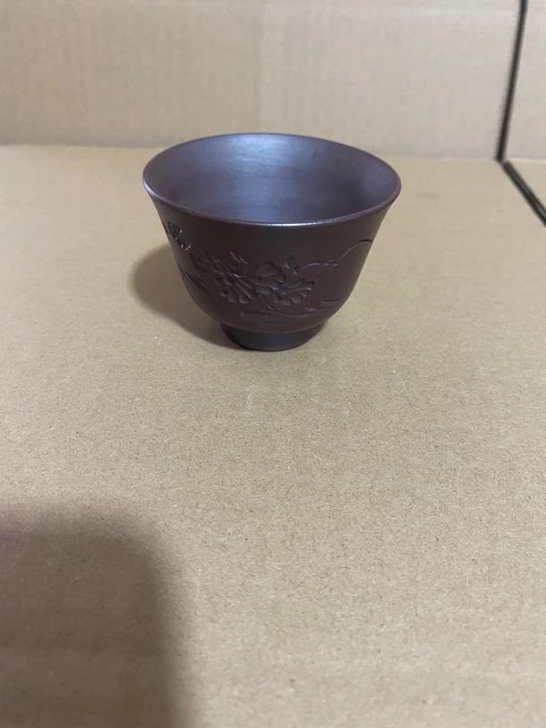 春峰底款手刻花卉万古主人杯