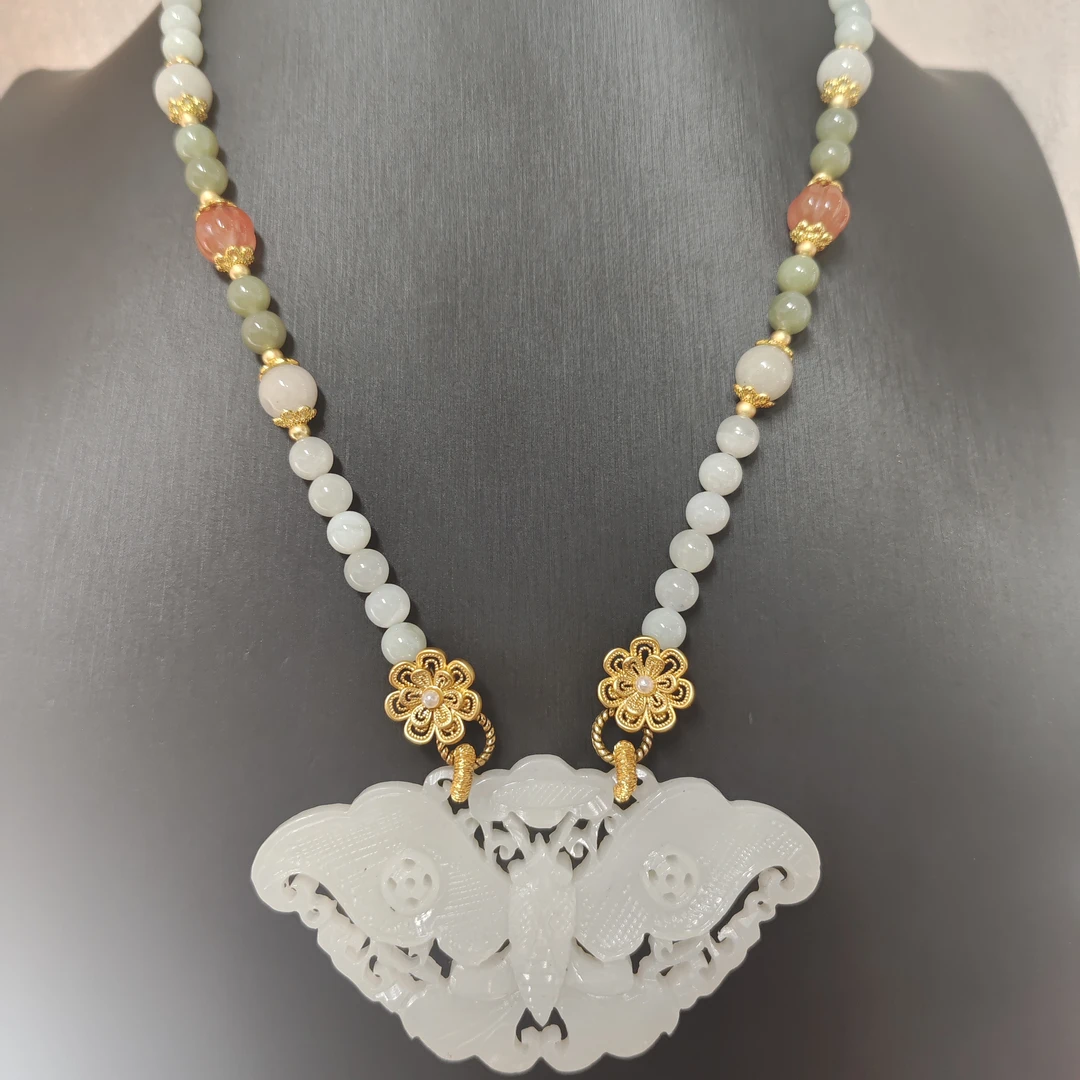 ［0097］天然和田玉古风时尚复古蝴蝶颈饰项链毛衣链