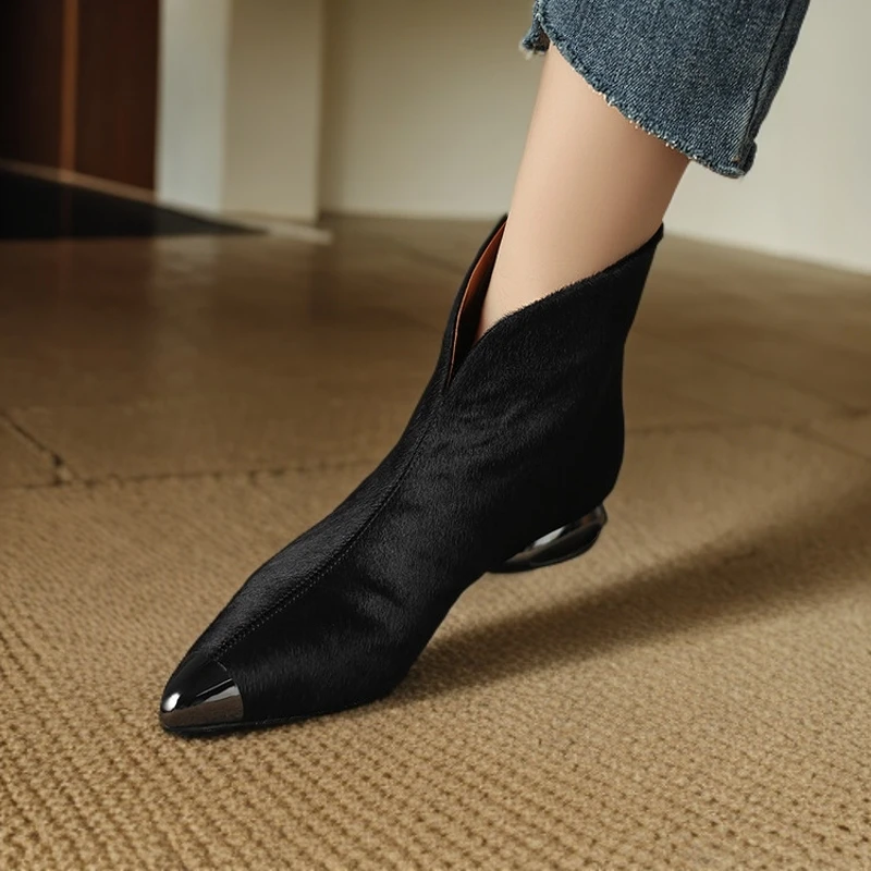 3CM粗跟34-39码黑色马毛尖头短靴女秋冬女士短靴