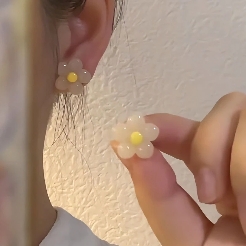合金亚克力耳饰 细闪小fafa!奶油色花朵耳钉ins果冻质感闪闪耳饰