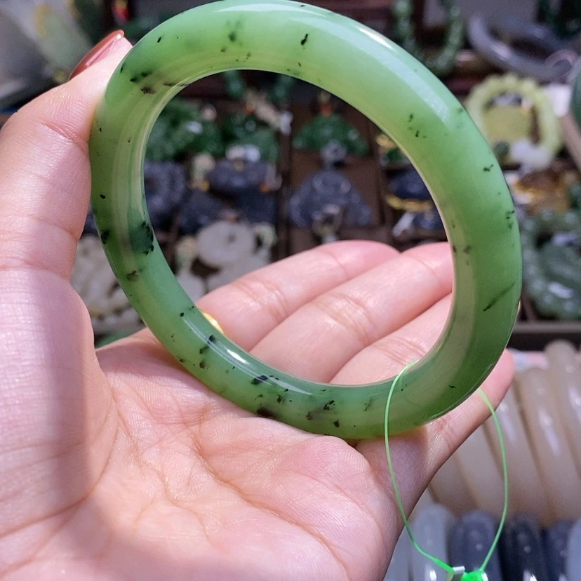 【闪购商品】和田玉精品乌兰海猕猴桃圆条手镯58未镶嵌