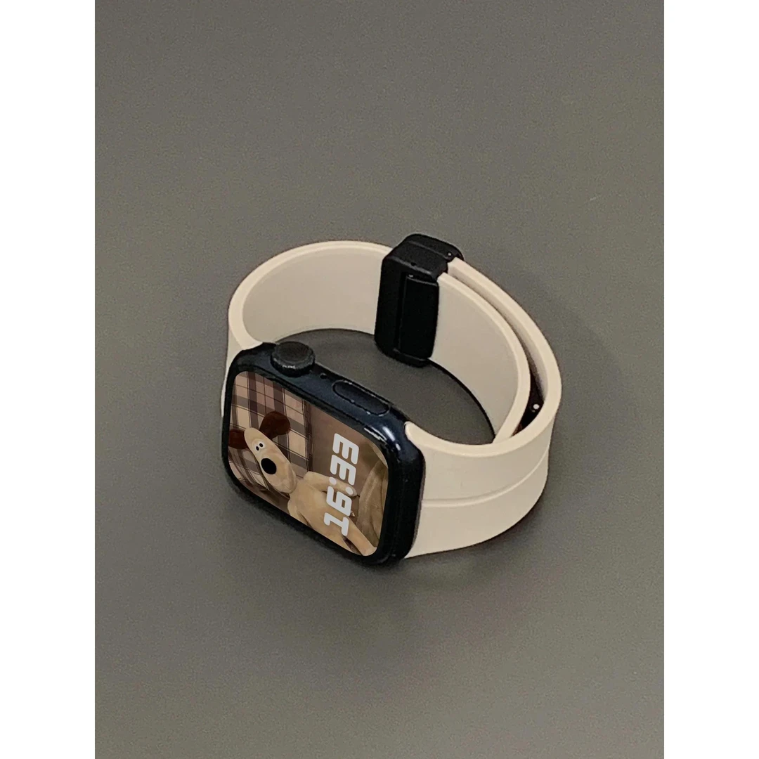 apple watch新款磁吸折叠扣硅胶适用于iWatch8/7/6/5通用运动表带