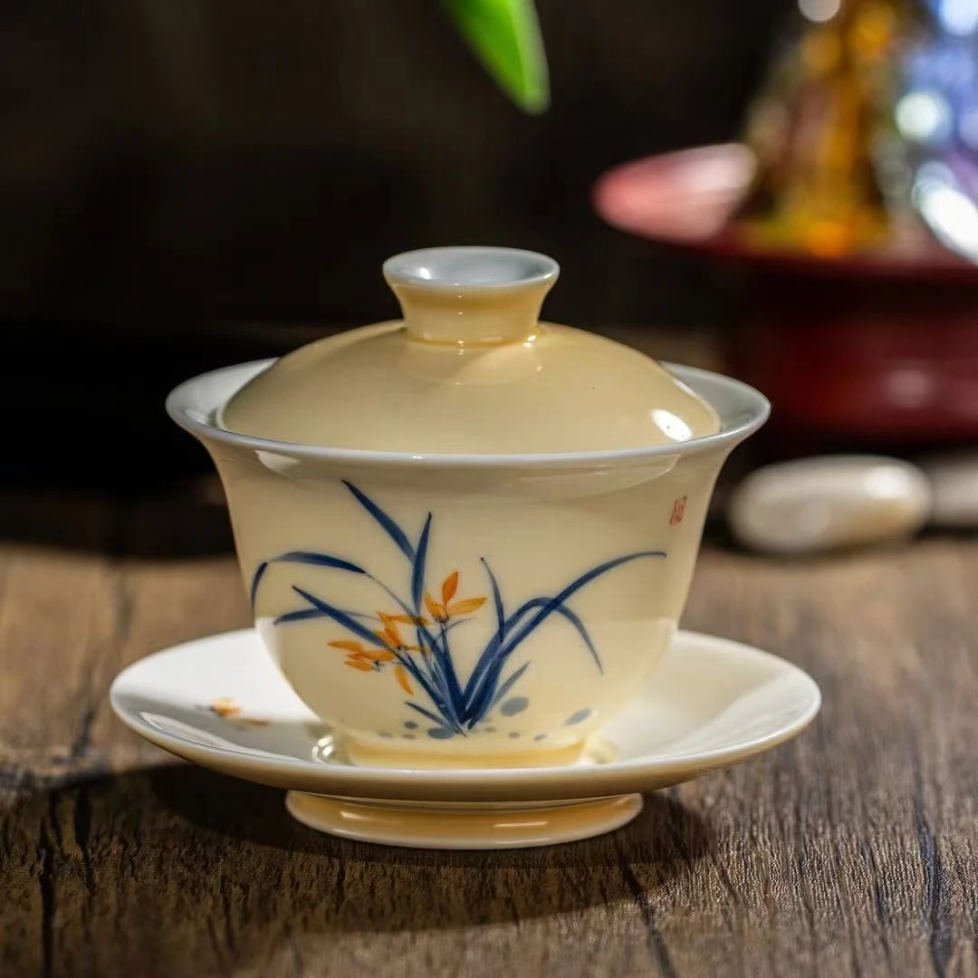 【西泠上新】宣纸黄“吴昌硕兰香图”秋月盖碗HX0336