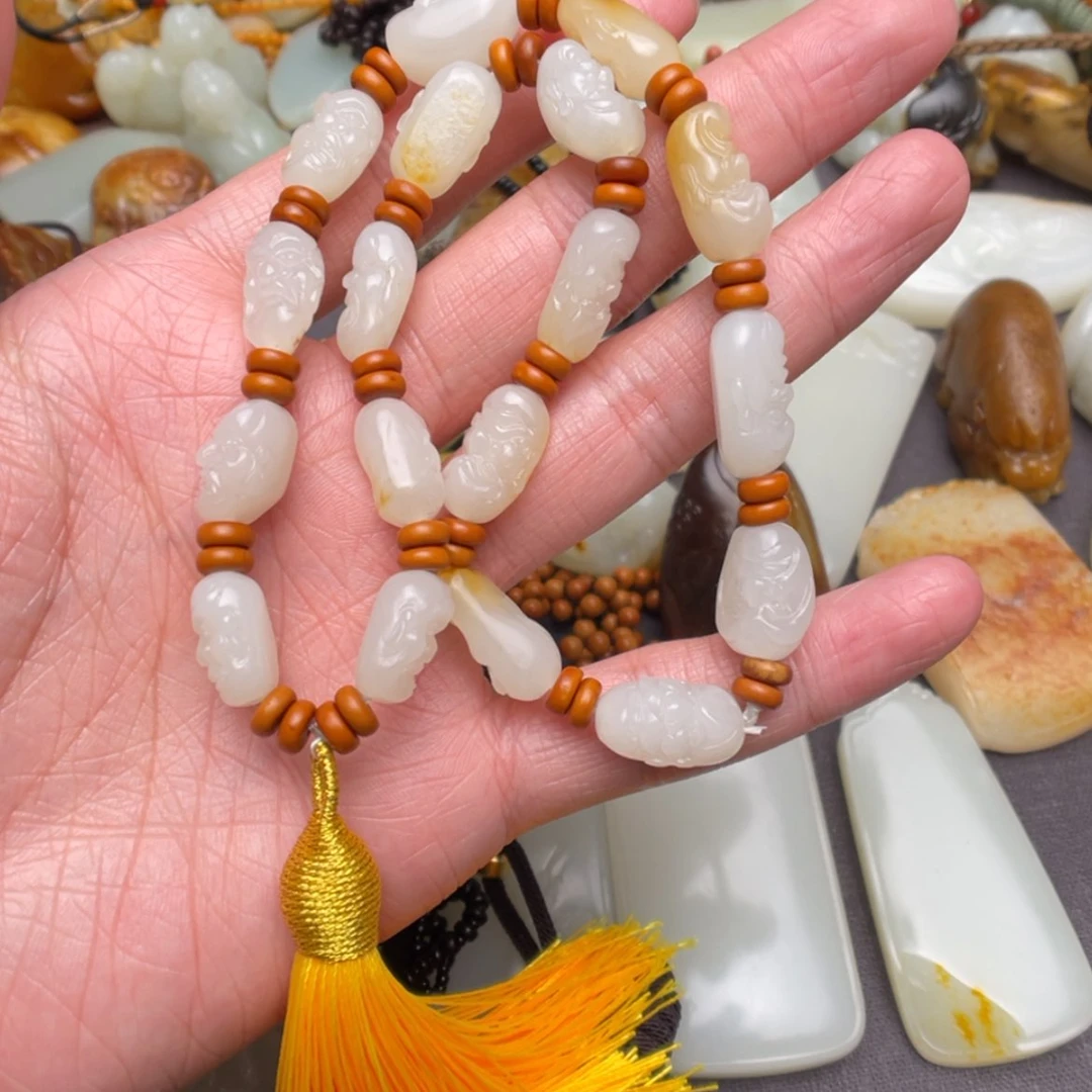 【闪购商品】和田玉笔搁未镶嵌老*孩