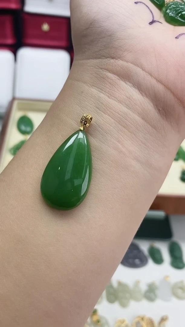 【闪购商品】和田玉吊坠(赠链)18K金镶嵌水滴