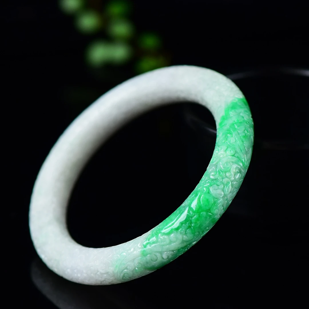 天然A货翡翠白底青满雕手镯