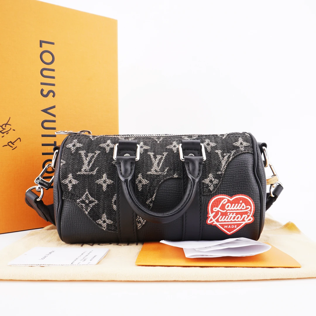 99新  99新LV x NIGO联名keepall xs牛仔丹宁斜挎包22/12/9 F161