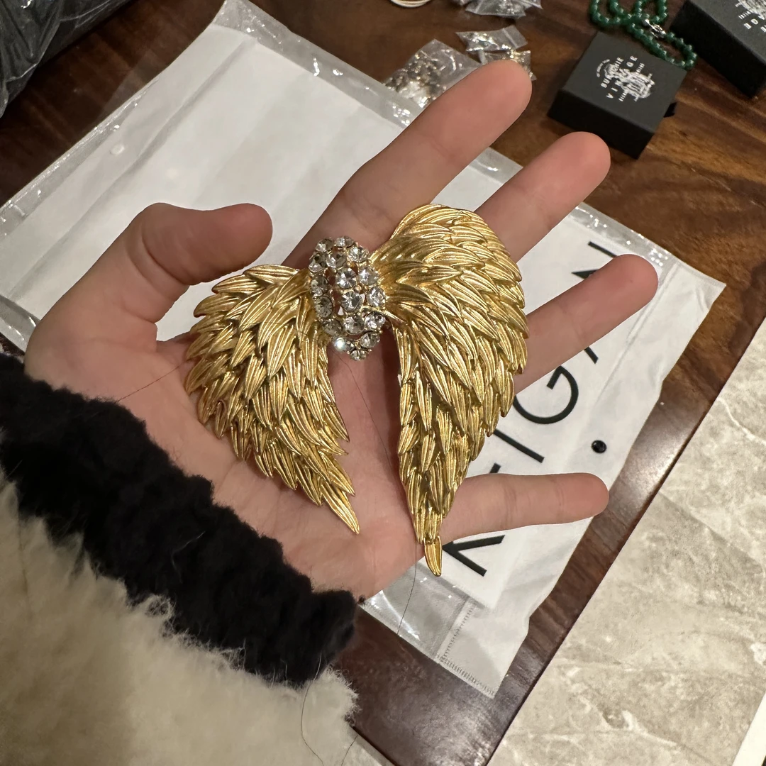 铜合金胸针 金色羽毛Carrigm有些鸟儿是关不住的9863[BURACHIE]