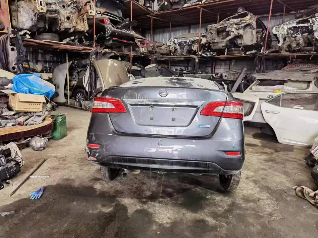 13年日产轩逸后副后副，总成一套，图片色，不带钢圈，别的都带